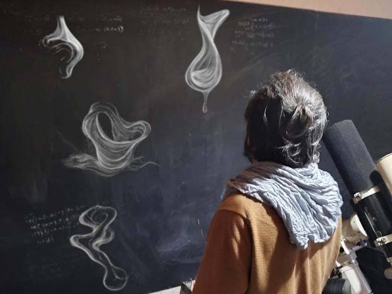 Fluidic Programmable Matter